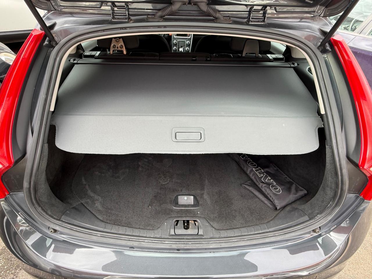 V60 D4 181 cv-Geartronic -Momentum-E6-unipro-