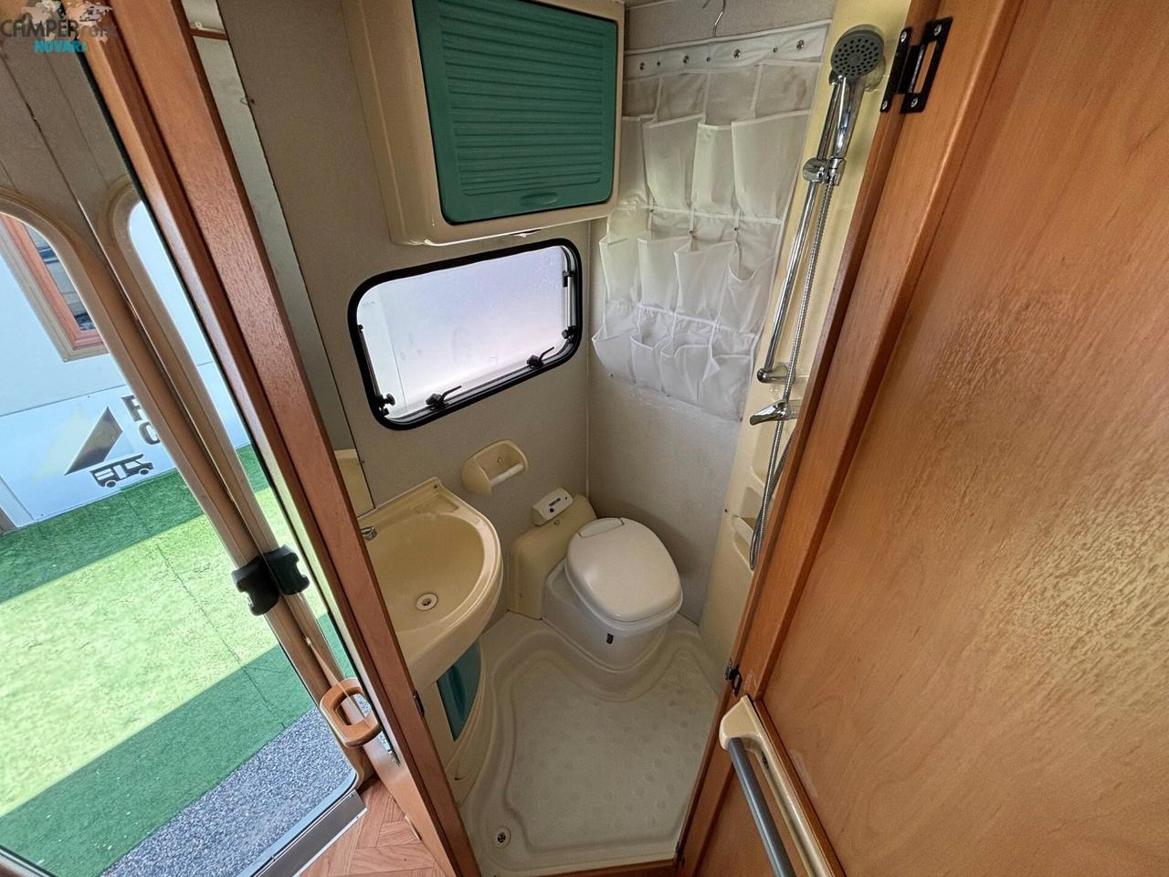 MCLOUIS LAGAN 253 - Semintegrale con letto matrimoniale in coda ed ampio garage foro 77x122