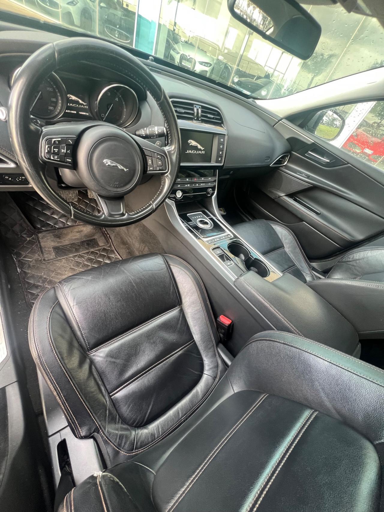 Jaguar XE 2.0 D Turbo 180CV aut. Prestige Business Edition