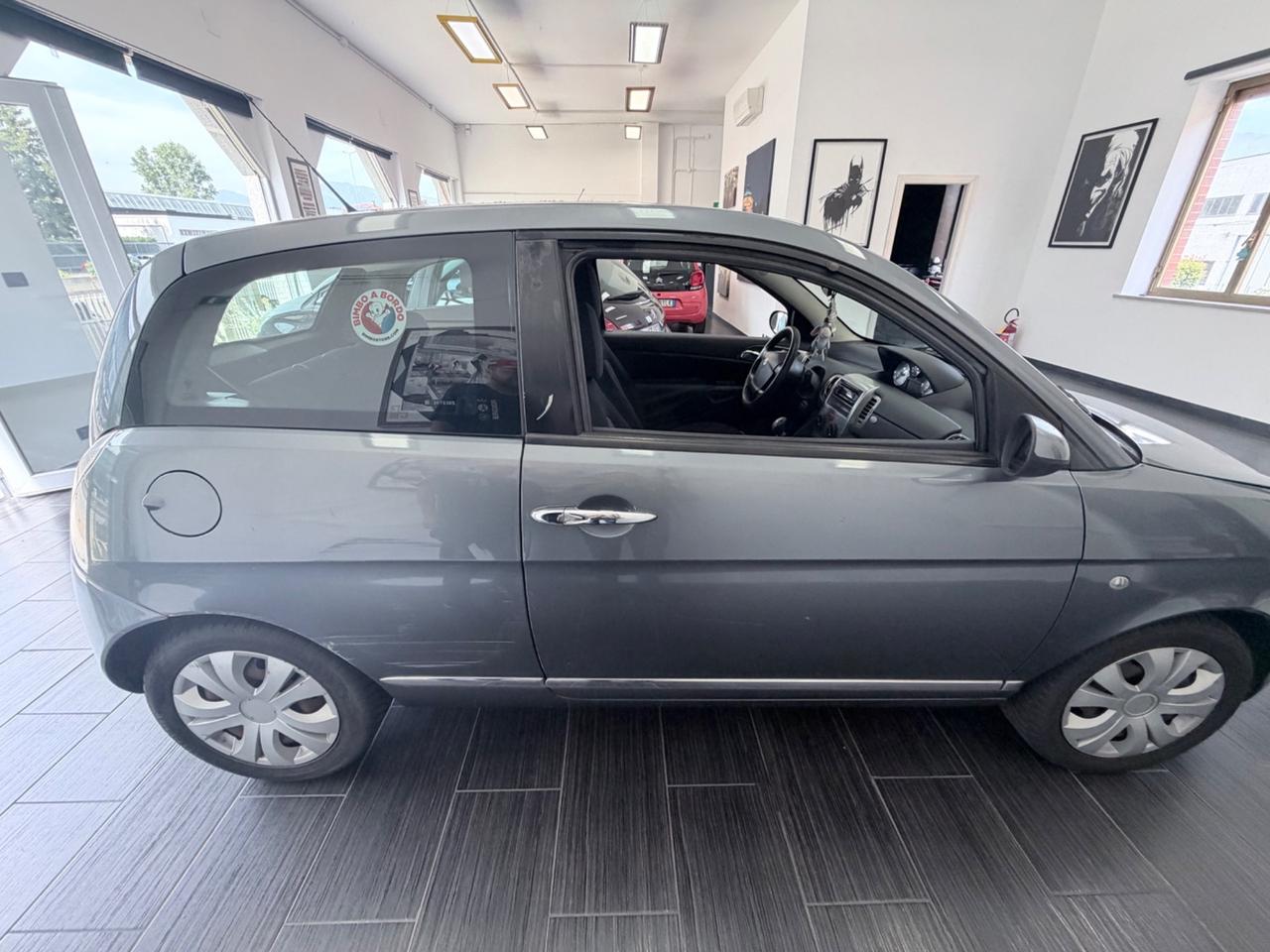 Lancia Ypsilon 1.2 Argento ok neopatentati