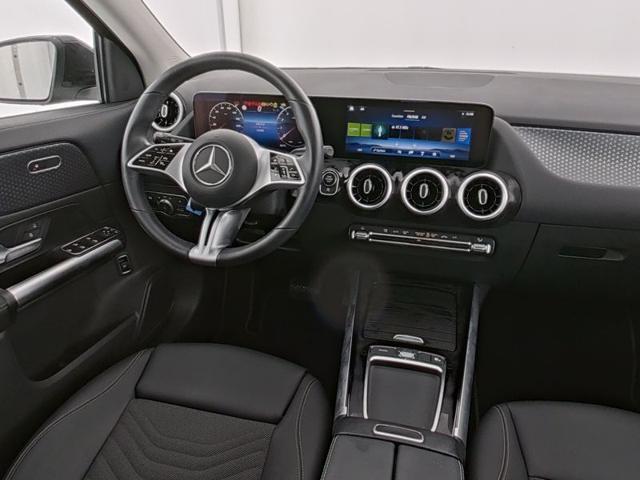 MERCEDES-BENZ GLA 180 Automatic Progressive Advanced