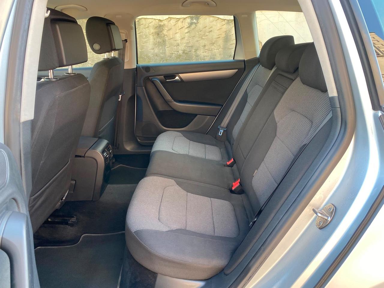 VOLKSWAGHEN PASSAT 1.6 TDI Highline NAVY 2014