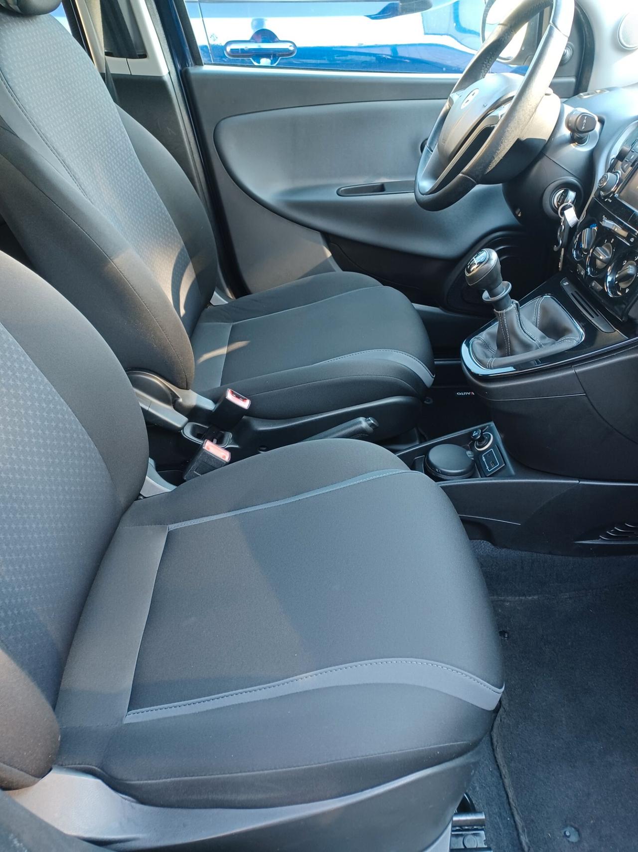 Lancia Ypsilon 1.2 5 porte Gold ANNO 2017 EURO 6