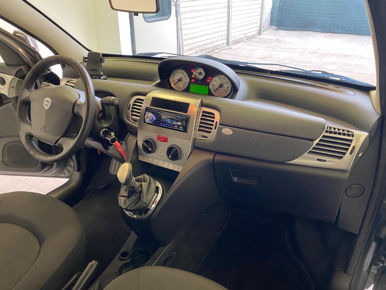 Lancia Ypsilon 1.2 69 CV Platinum