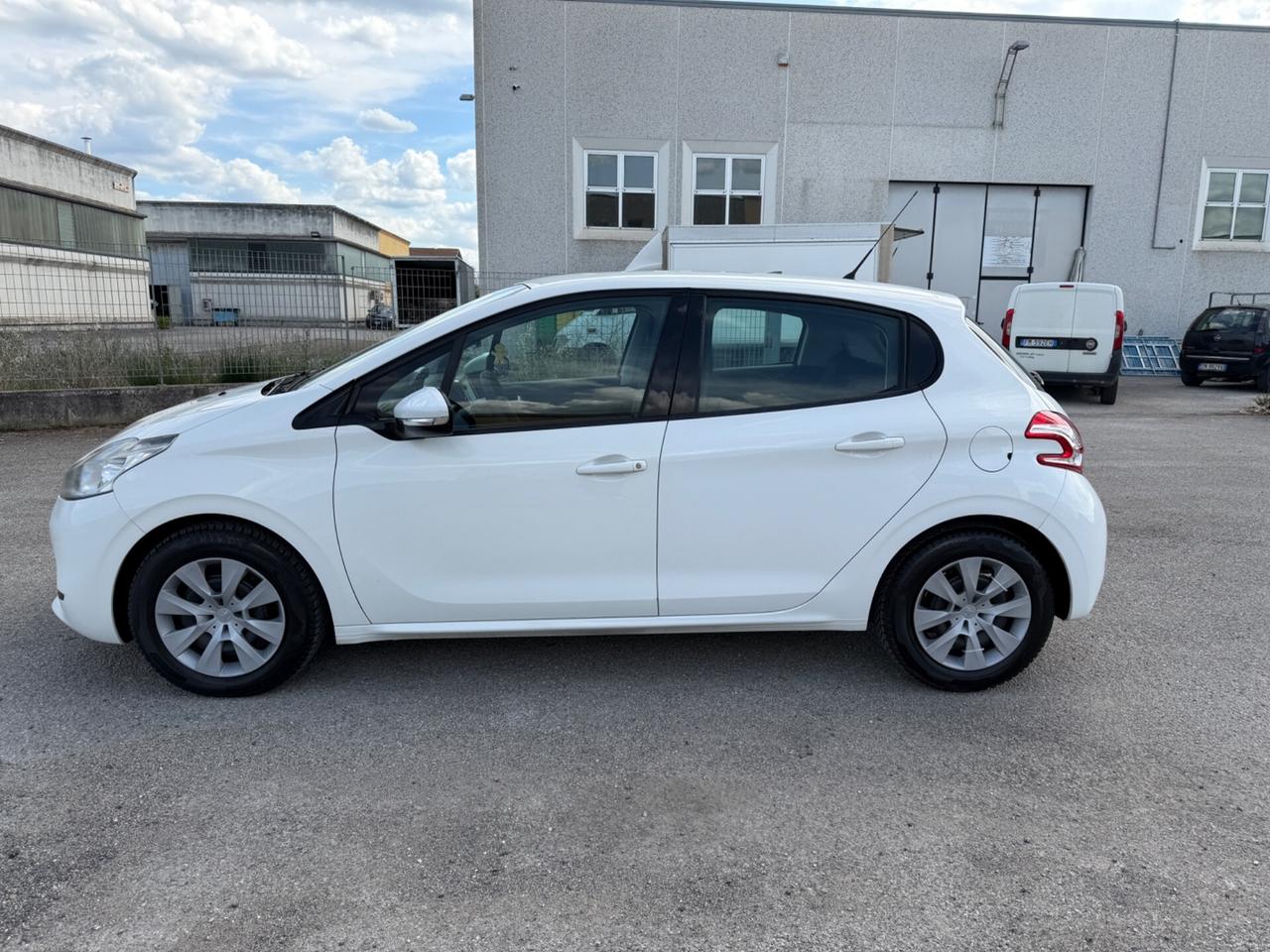 Peugeot 208 1.4 HDi 68 CV 5 porte 12. GARANZIA