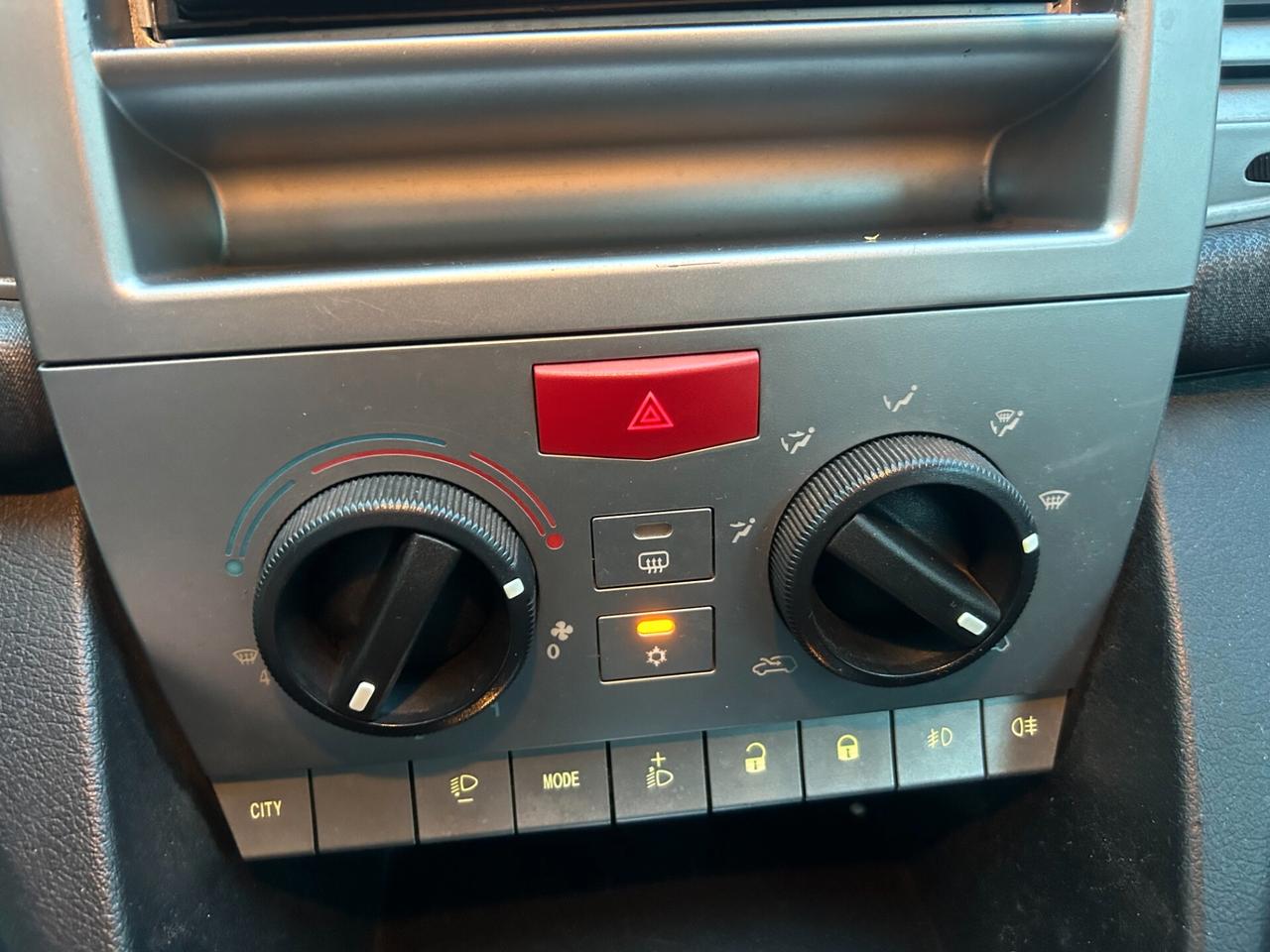 Lancia Ypsilon 2011 1.2 GPL VERS. ORO LEGGI TUTTO