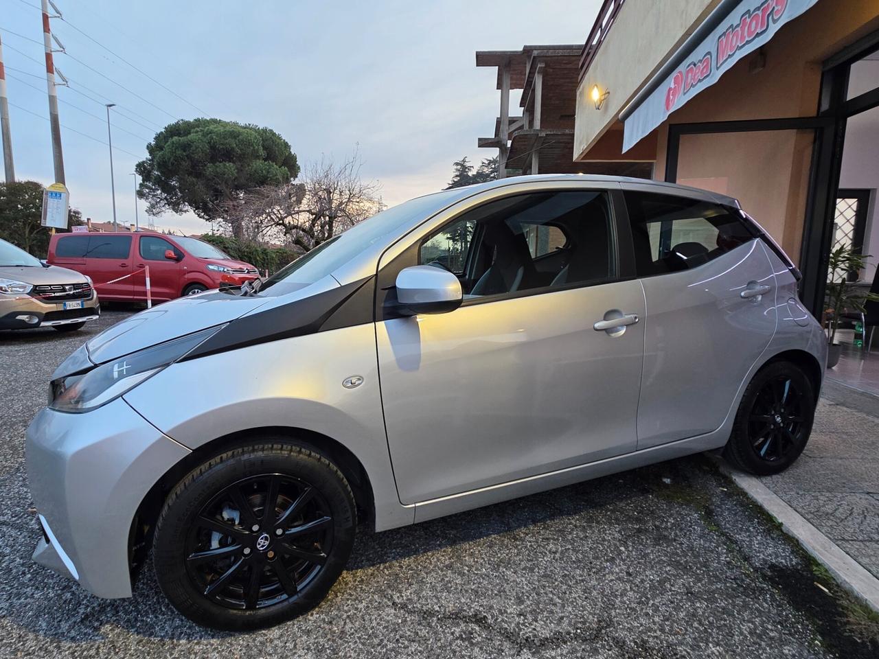 Toyota Aygo 1.0 VVT-i 69 CV 5 porte x-play