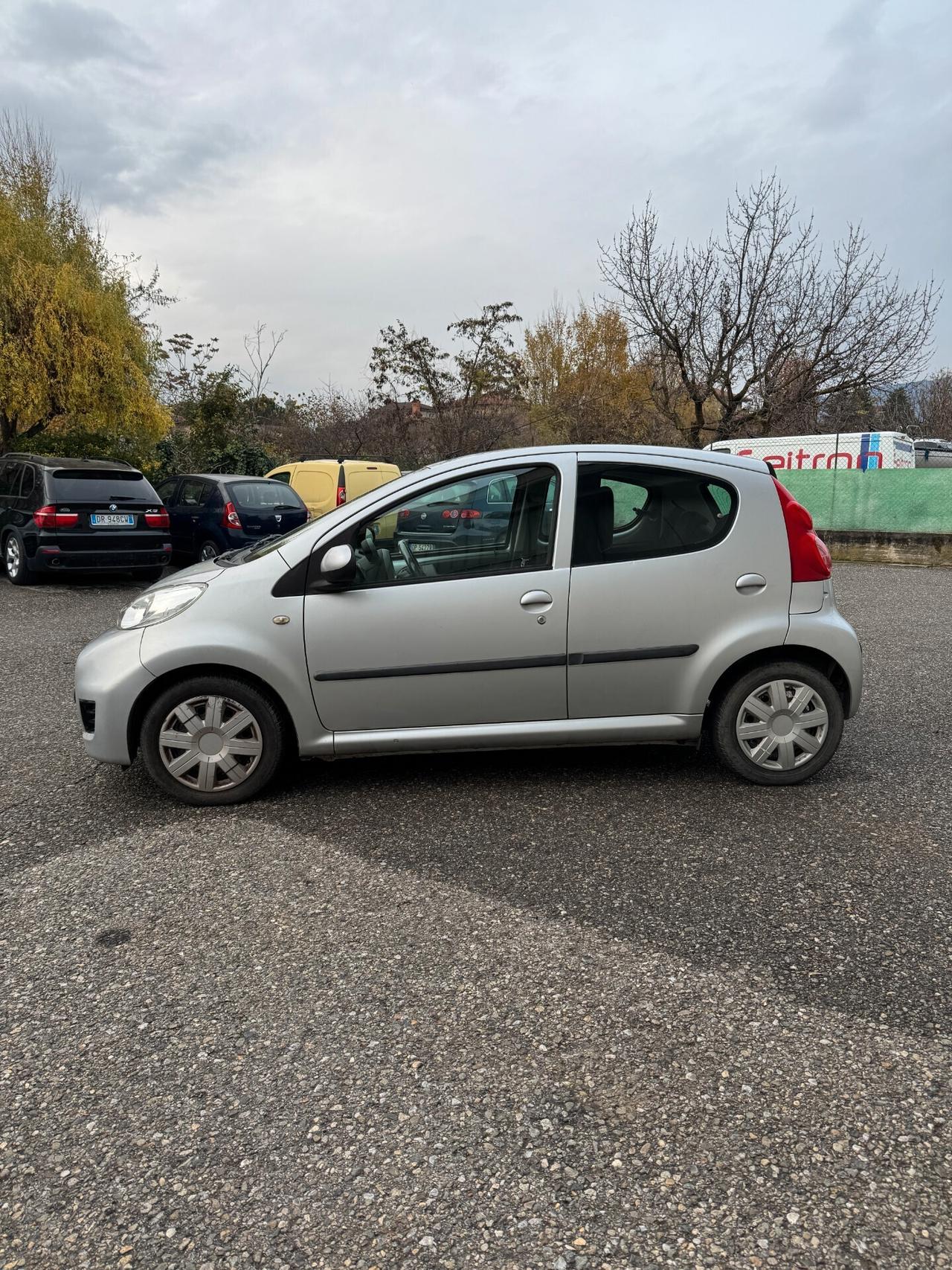 Peugeot 107 1.0 50kW 5P Benz Allure