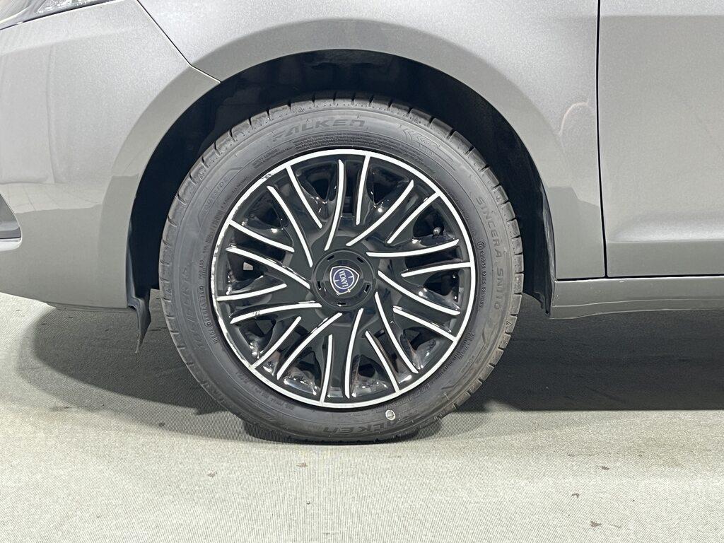Lancia Ypsilon 1.0 firefly hybrid Silver Plus s&s 70cv