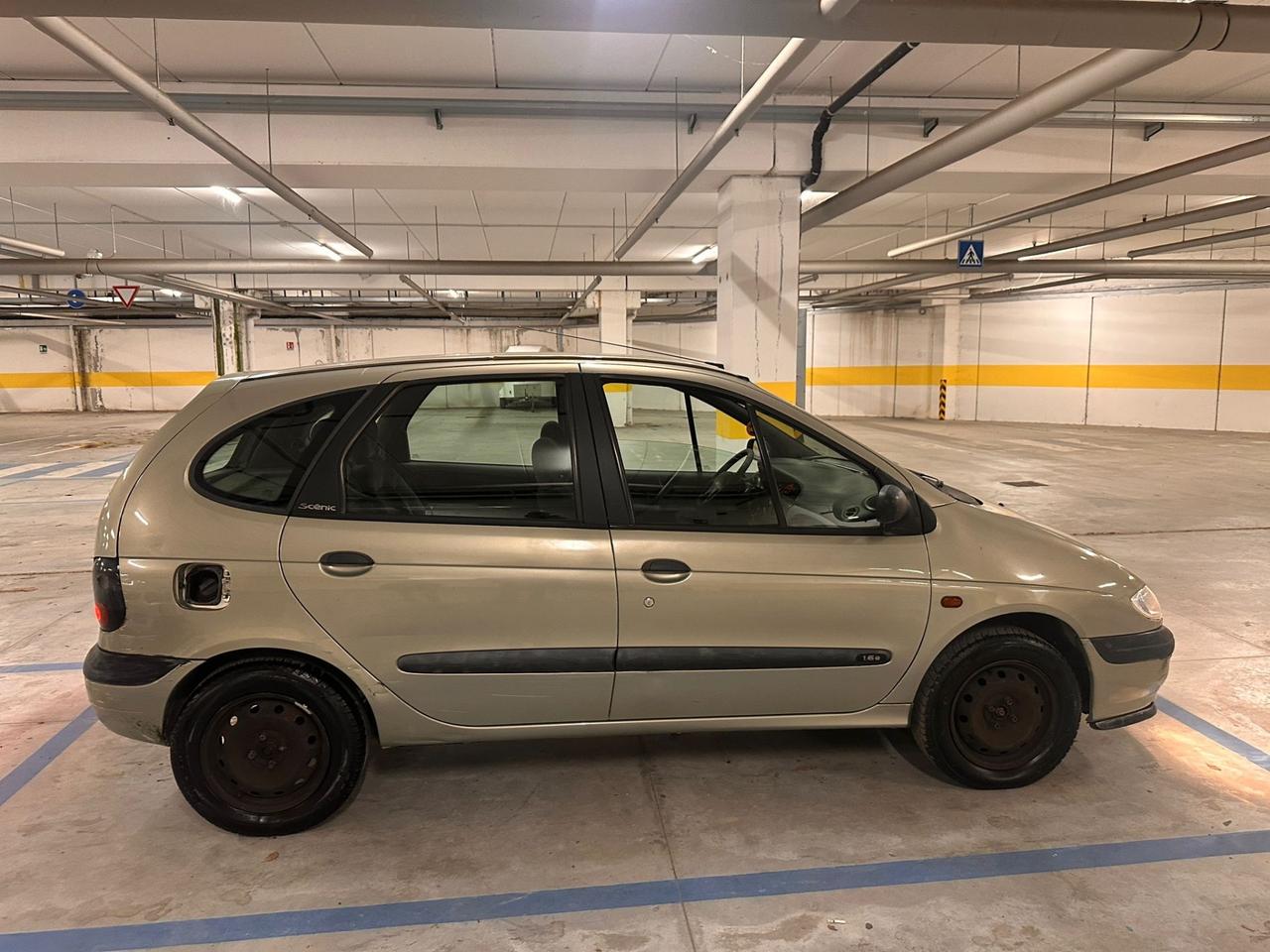 RENAULT MEGANE SCENIC 1.6 BENZINA NEOPATENTATI