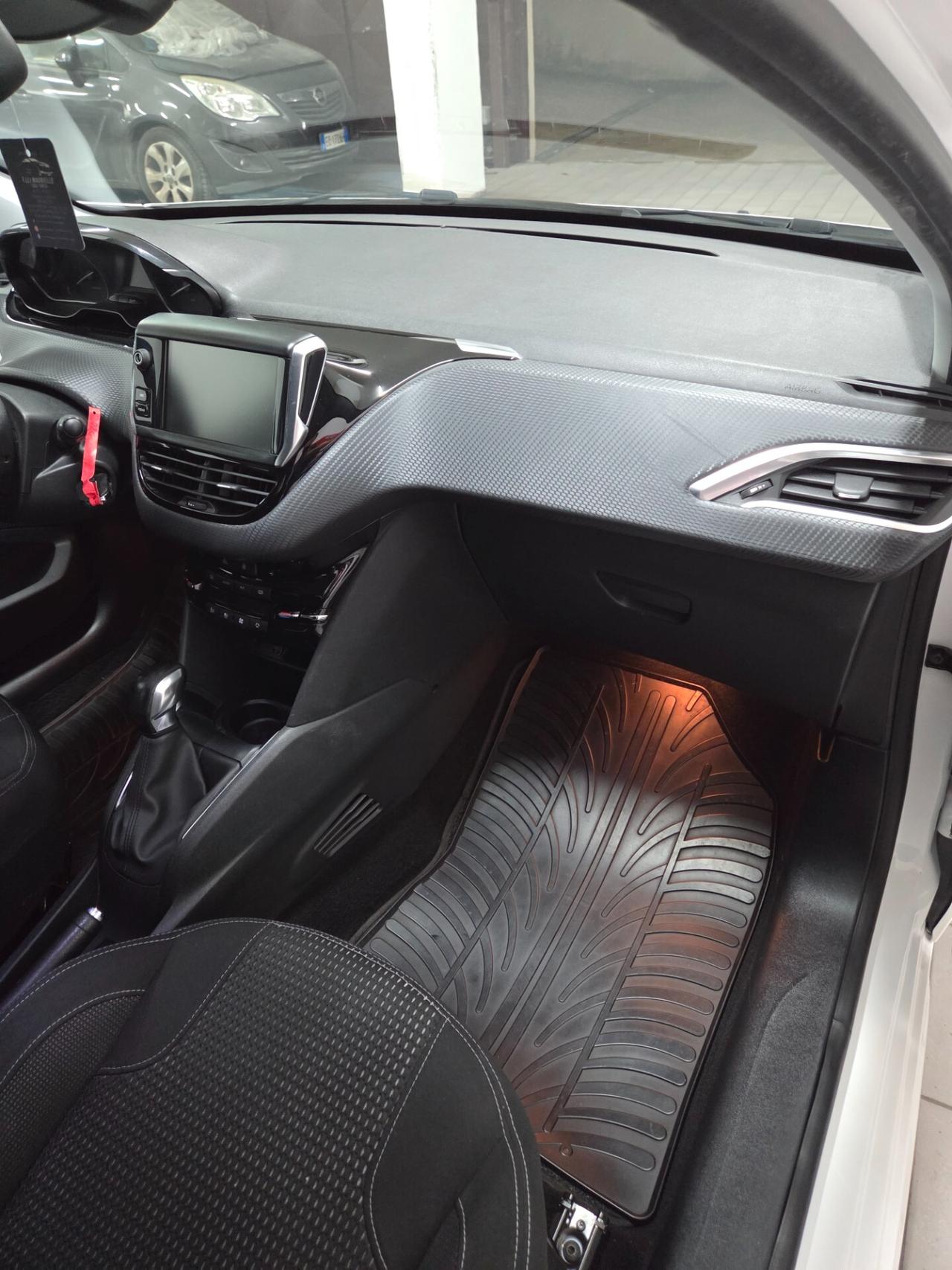 Peugeot 208 PureTech 82 5p. GPL Allure
