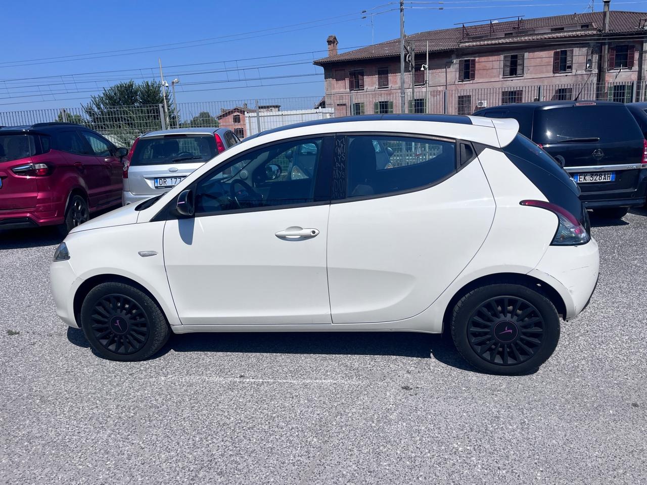 Lancia Ypsilon 1.2 69 CV 5 porte S&S Silver