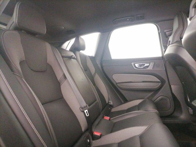 Volvo XC60 2.0 b4 R-design awd auto