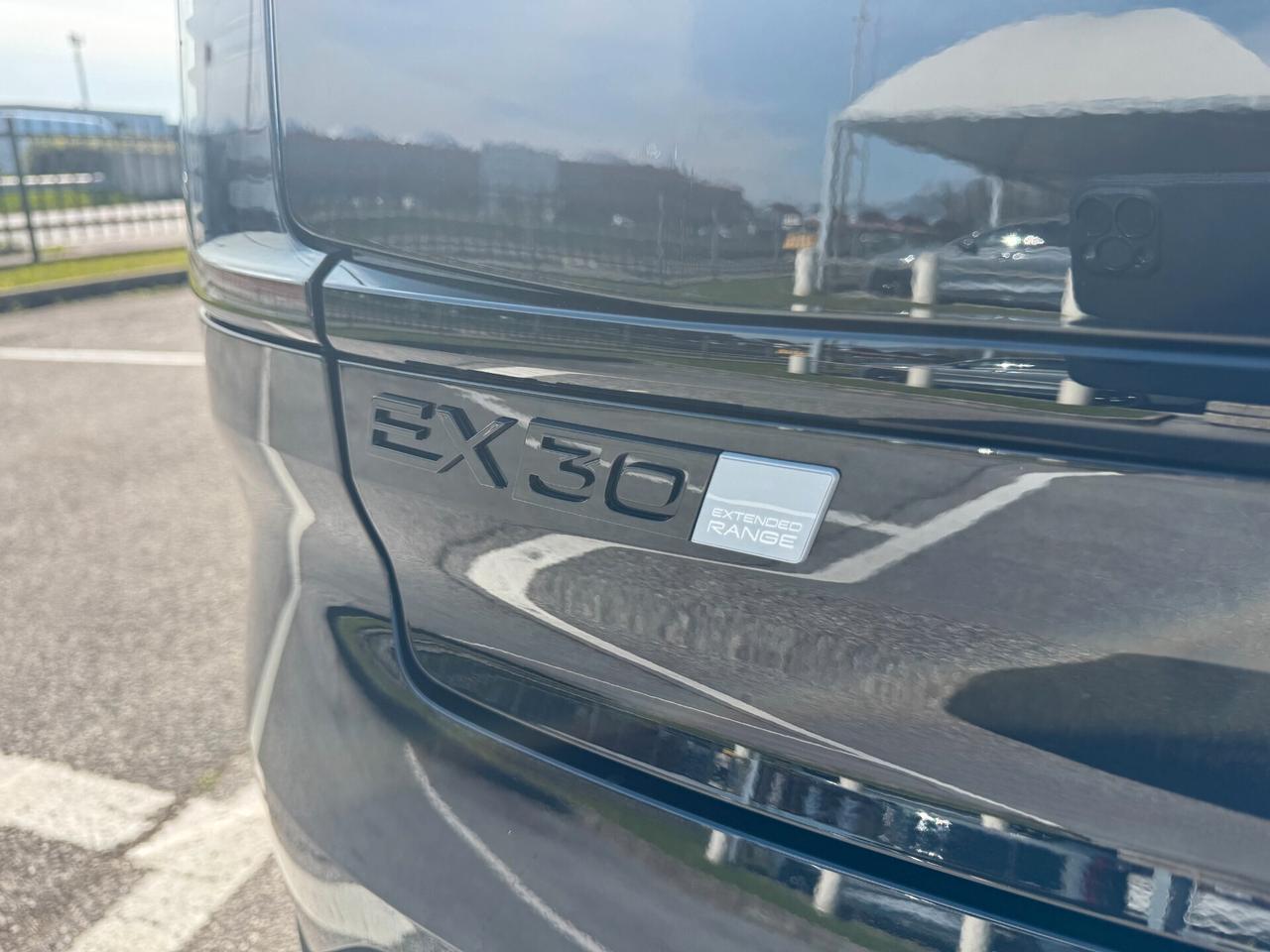Volvo EX30 P5 Lond Range Electric RWD Plus Black Edition 272CV