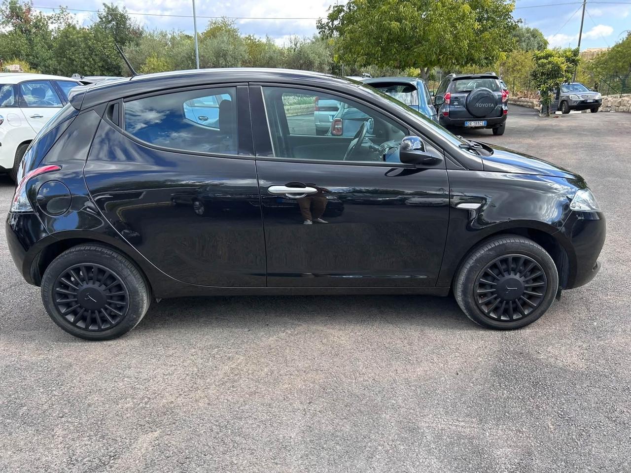 Lancia Ypsilon 1.0 FireFly 5 porte S&S Hybrid UnYca