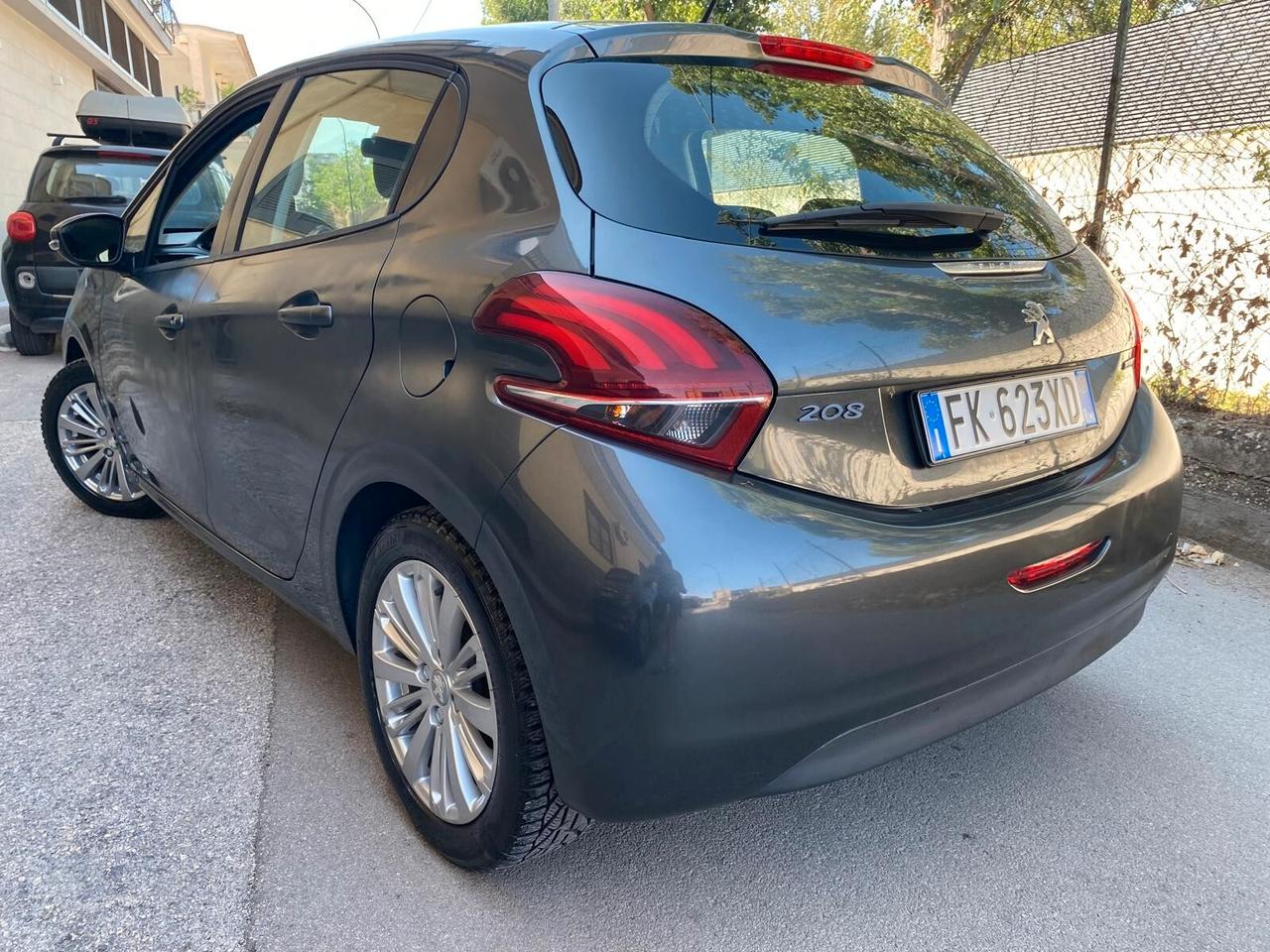 Peugeot 208 1.2benz 82cv full opt 2017