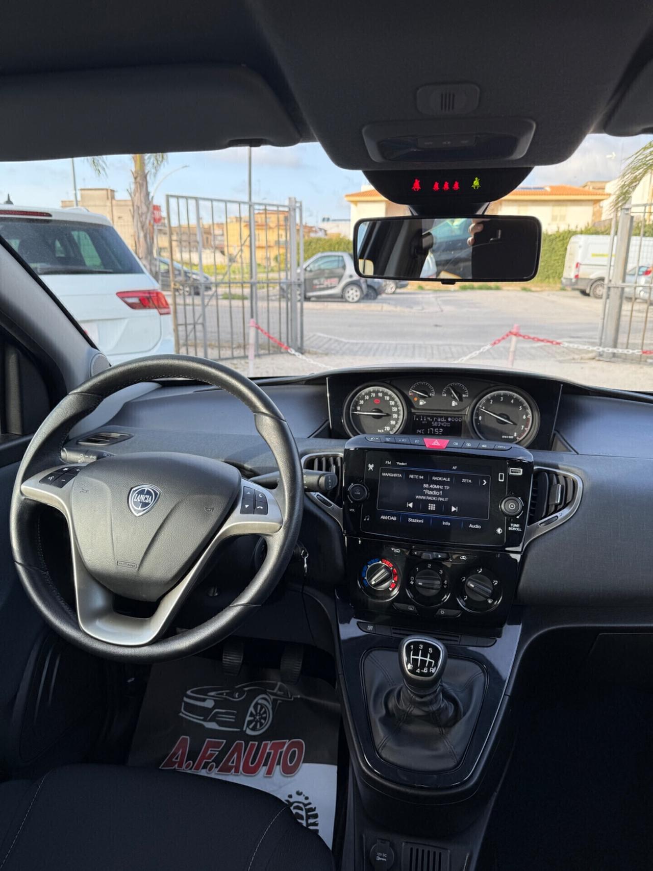 Lancia Ypsilon 1.0 FireFly 5 porte S&S Hybryd Gold