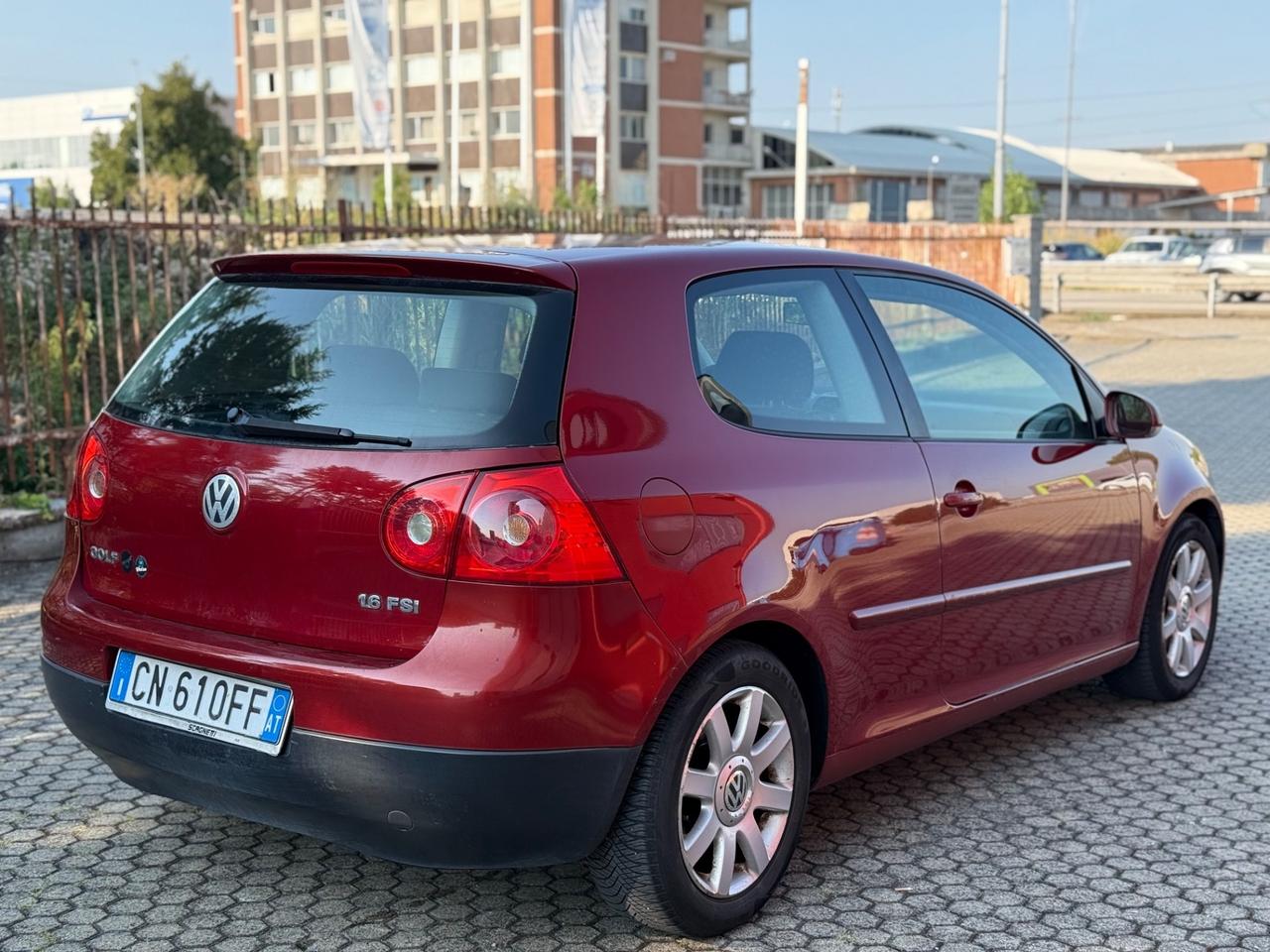 Volkswagen Golf 1.6 16V FSI 3p. Sportline