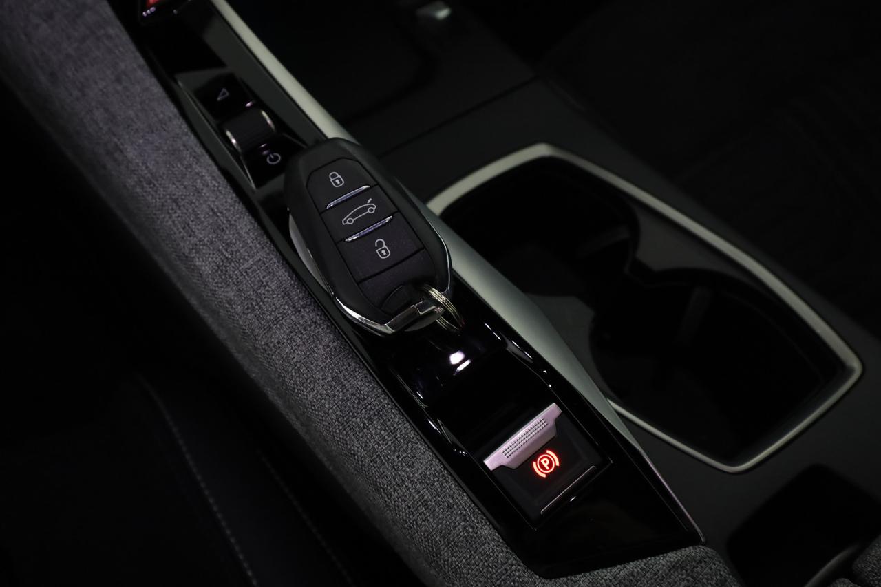 PEUGEOT 3008 3ª serie 3008 Hybrid 136 e-DCS6 GT
