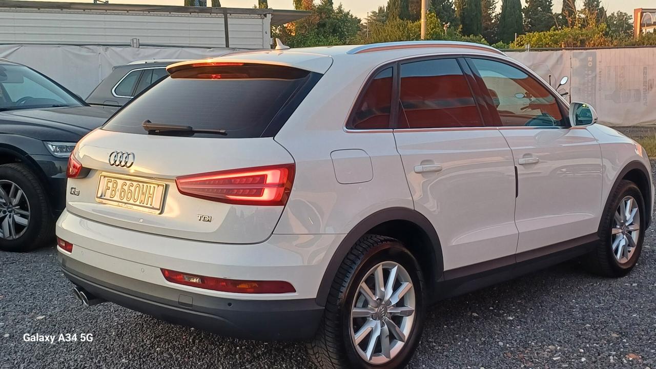 Audi Q3 2.0 TDI 150 CV S Line Esterno