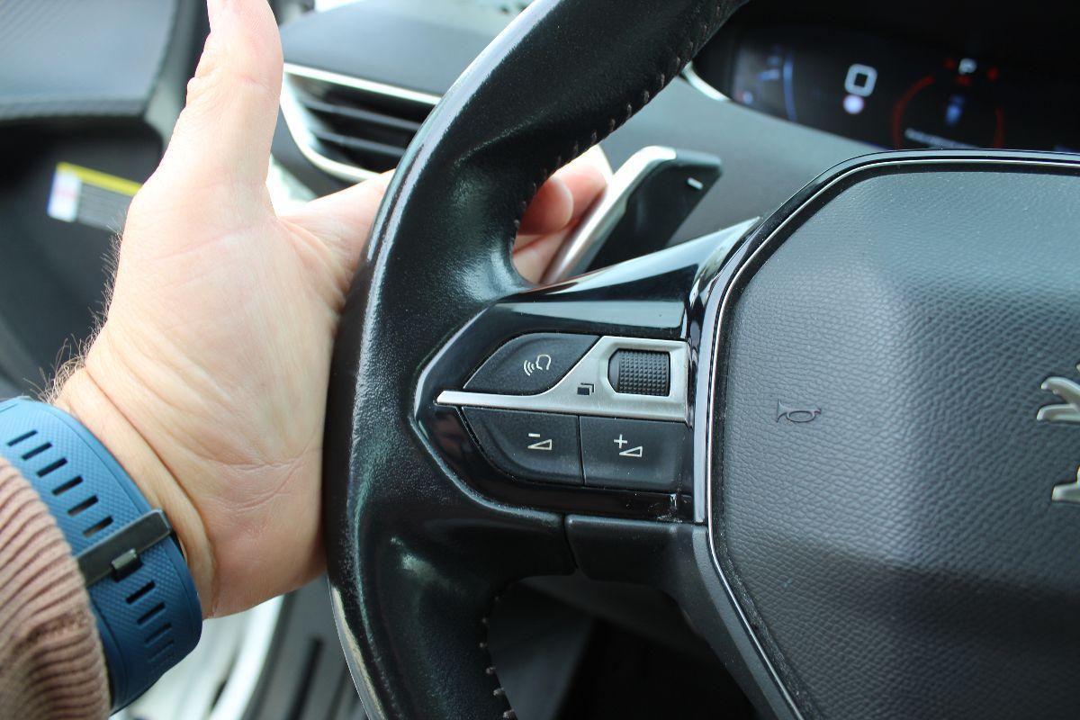 PEUGEOT - 3008 - BlueHDi 130 EAT8 S&S Allure