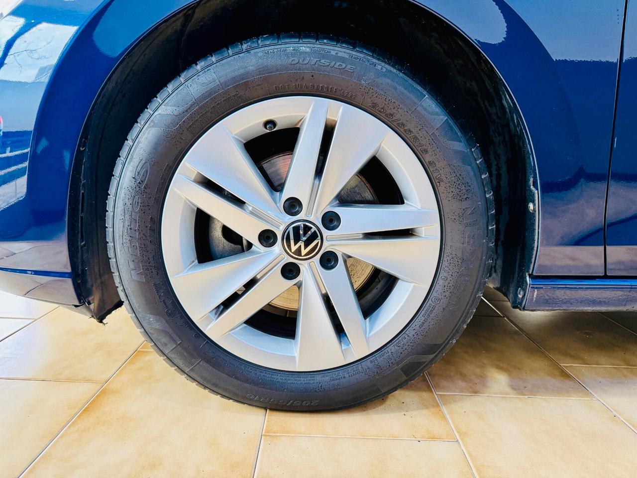 Volkswagen Golf VIII 1.0 eTSI EVO DSG Virtual - Automatica