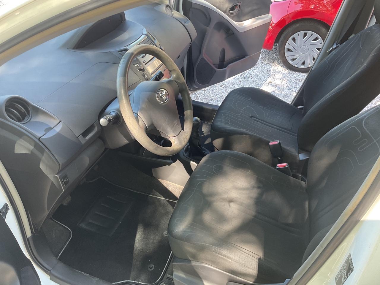 Toyota Yaris 1.0 5 porte
