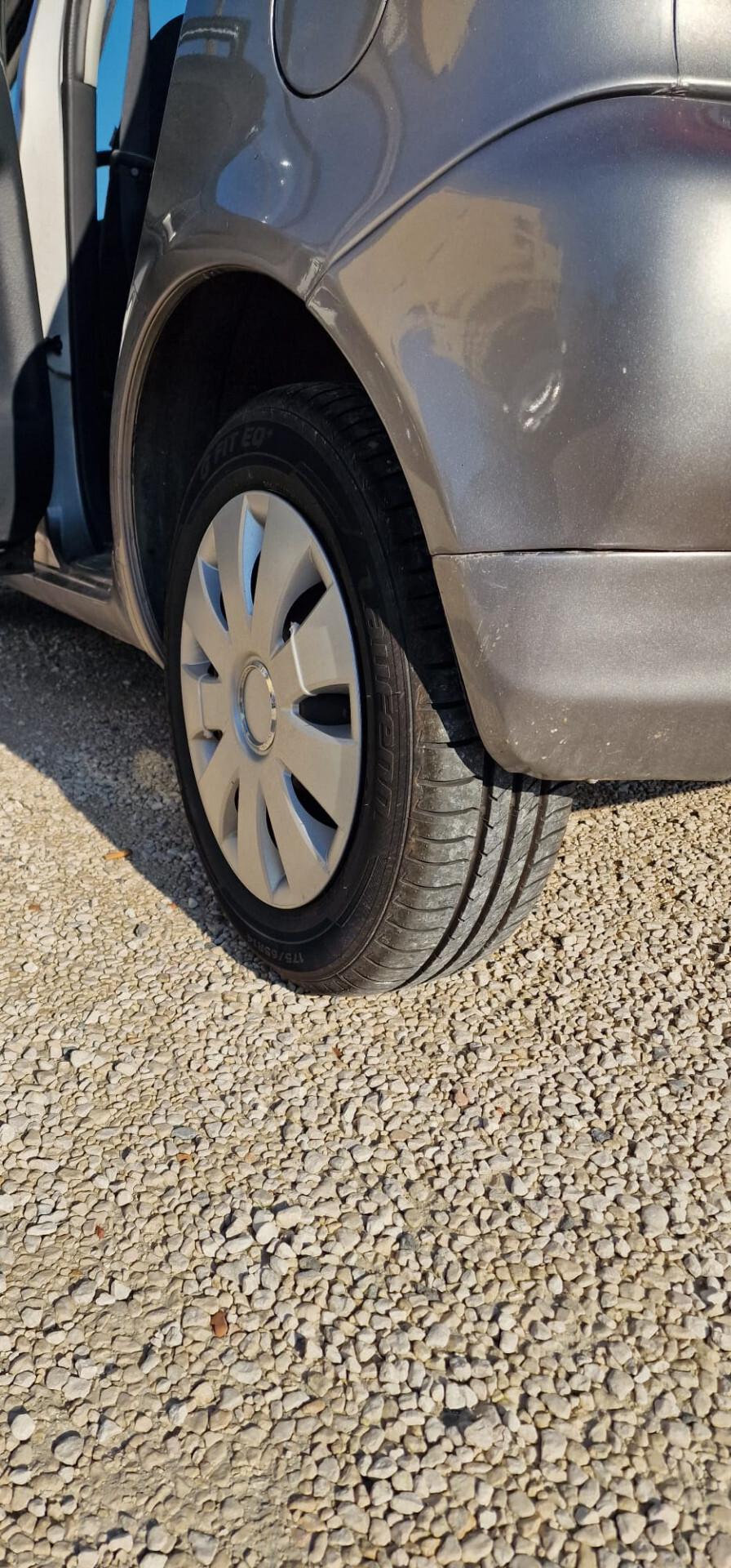 Toyota Yaris 1.0 5porte Sol 100.000km