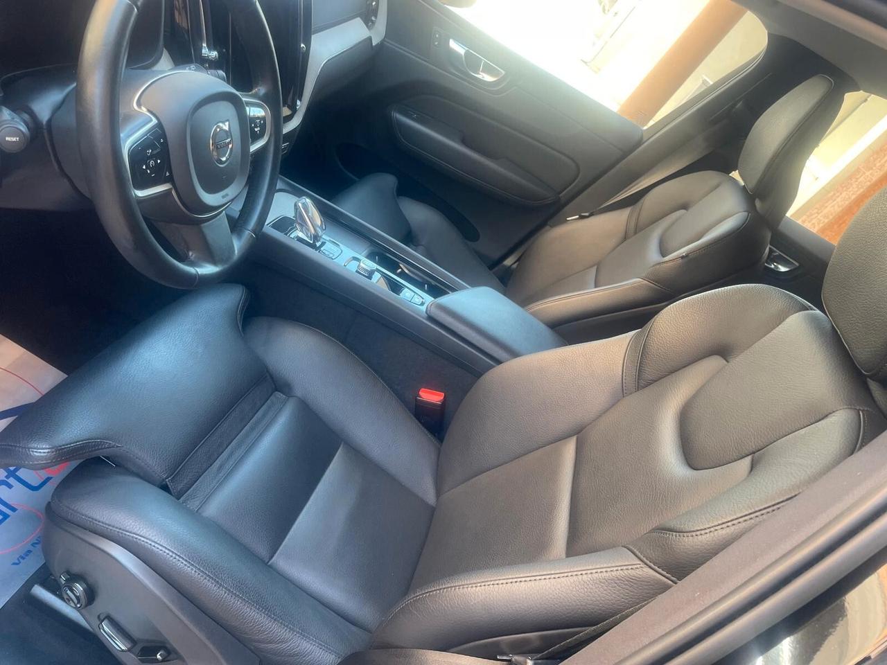 Volvo XC60 B4 (d) 197cv automatico INSCRIPTION PELLE NAVY LED 19