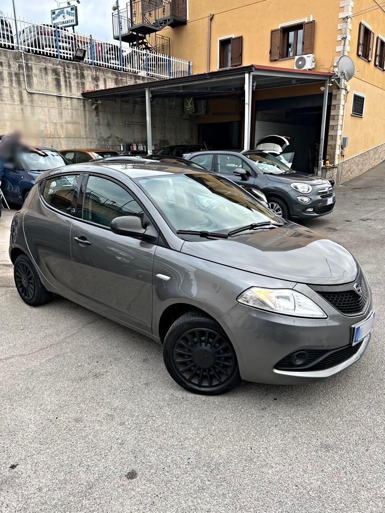 Lancia Ypsilon 1.0 70cv Hybrid 2021