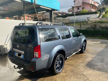 Nissan Pathfinder 2.5 diesel cambio automatico 7 posti gancio traino 3000 kg 2006