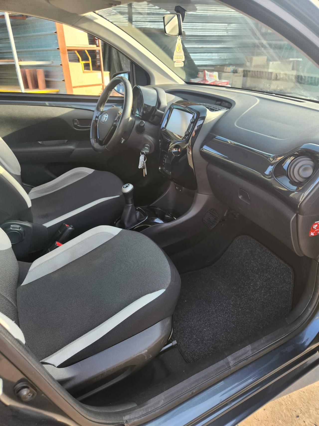Toyota Aygo 1.0 VVT-i 69 CV 5 porte x-wave
