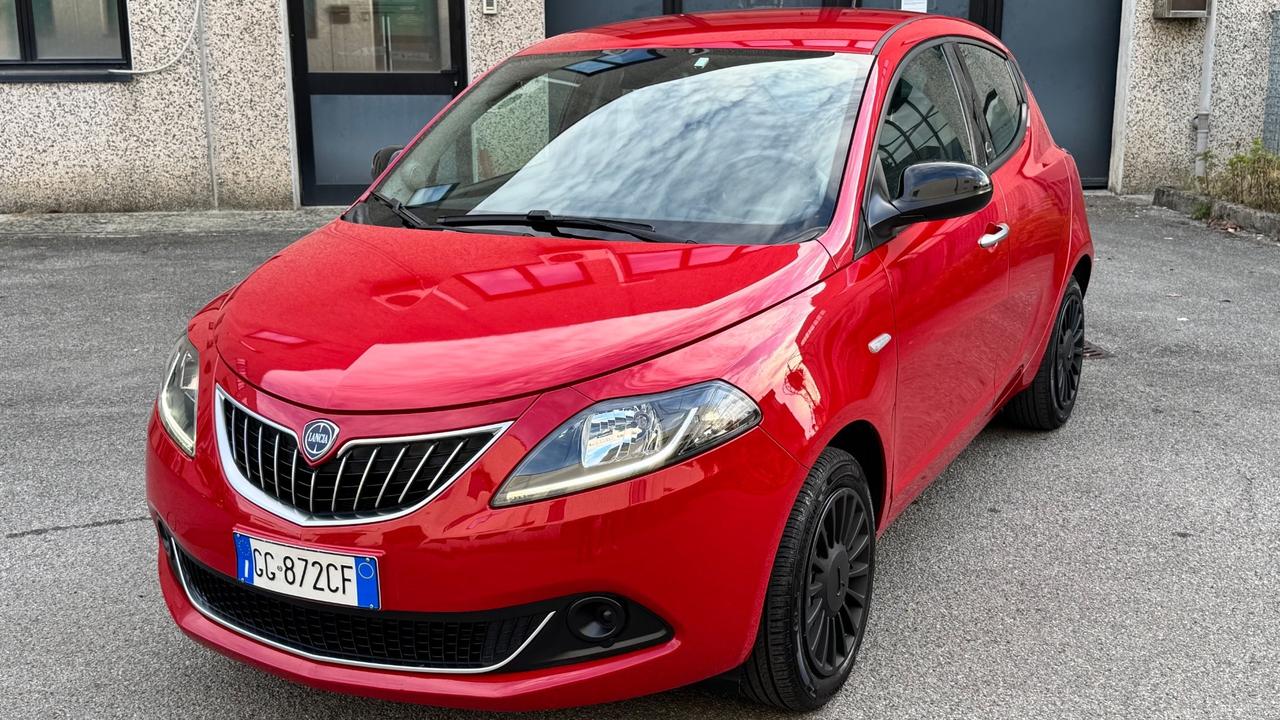 Lancia Ypsilon 1.0 FireFly 5 porte S&S Hybrid Ecochic Silver