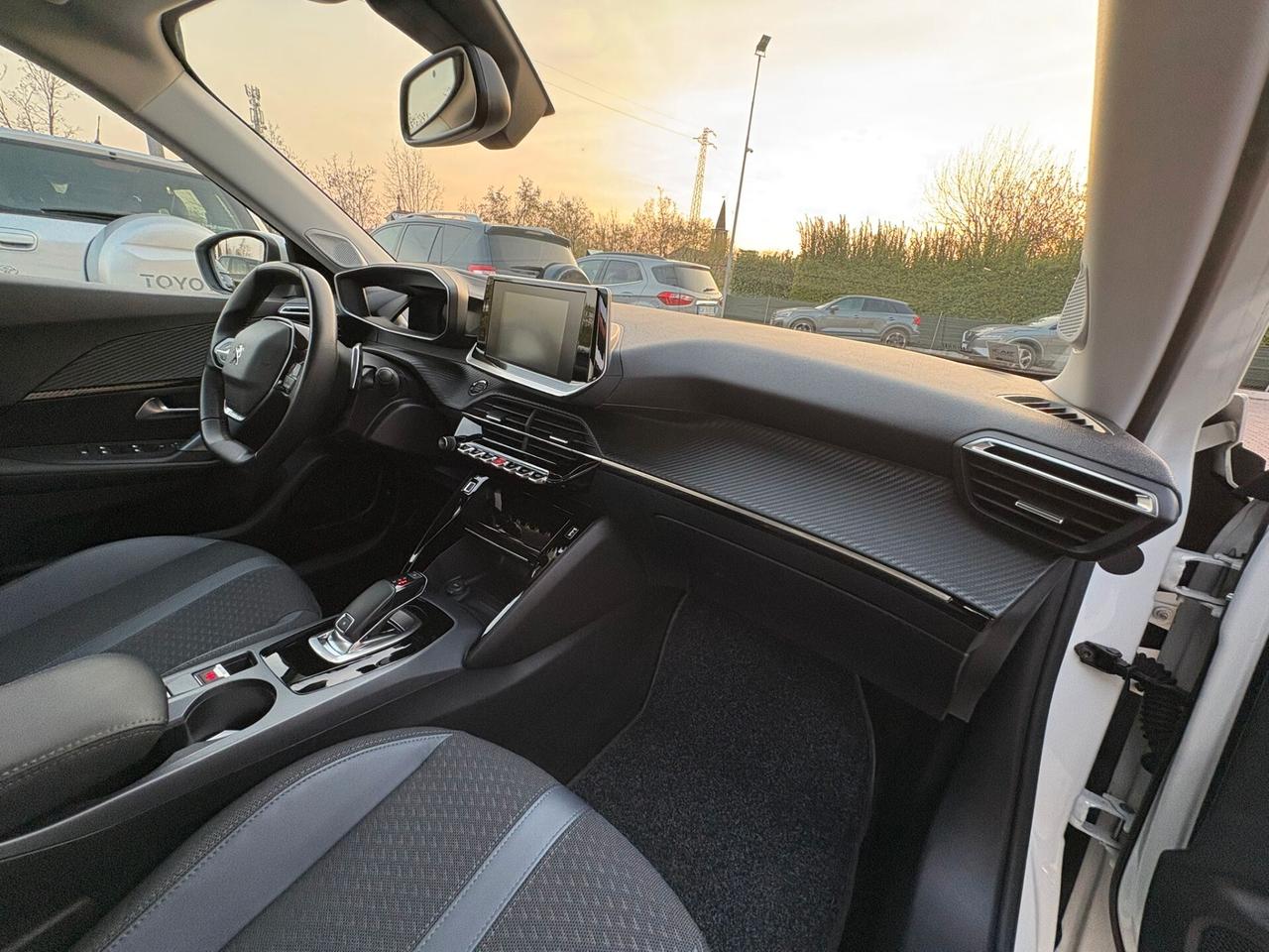 PEUGEOT 2008 1.5 HDI FULL OPTIONAL SI NEOPATENTATI