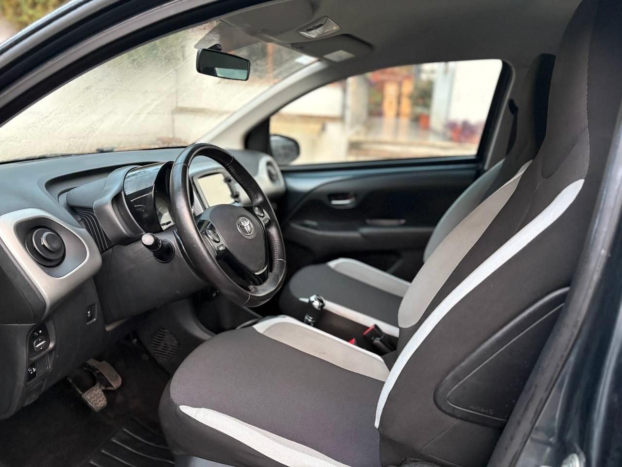 Toyota Aygo 1.0 VVT-i 69 CV 5 porte x-cool TSS