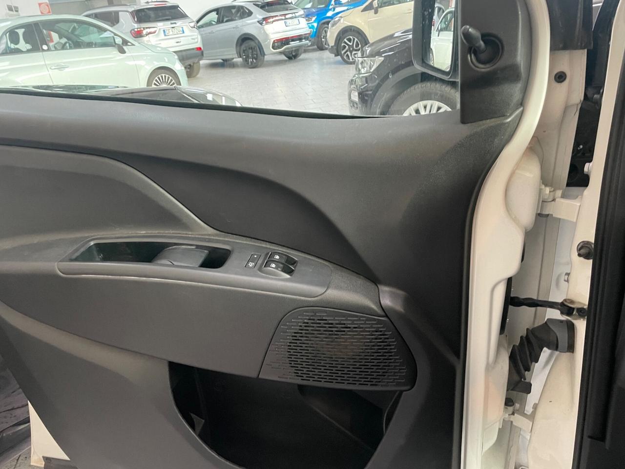 Fiat Doblo 1.6 MJT 105CV S&S PC-TN Cargo Lounge 3 Posti