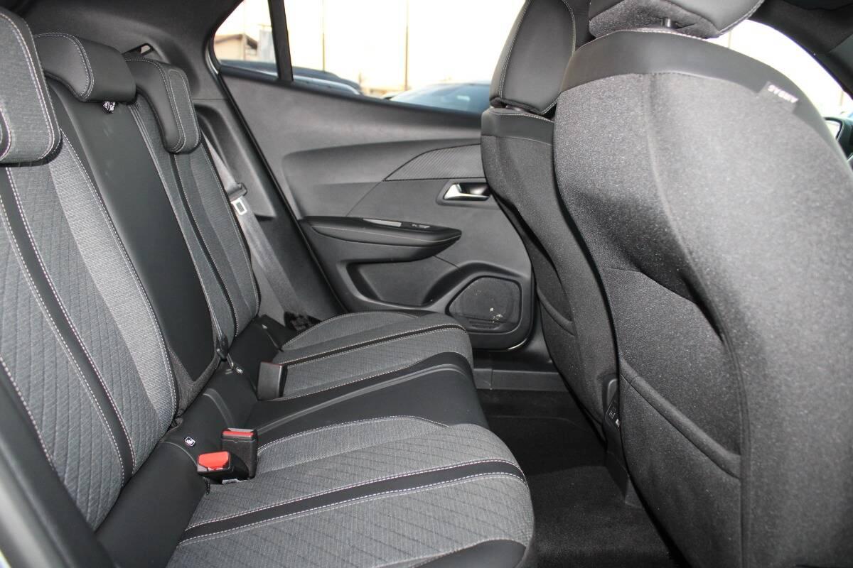 Peugeot 2008 1.2 puretech Allure s&s 100cv Con VIRTUAL COCKPIT