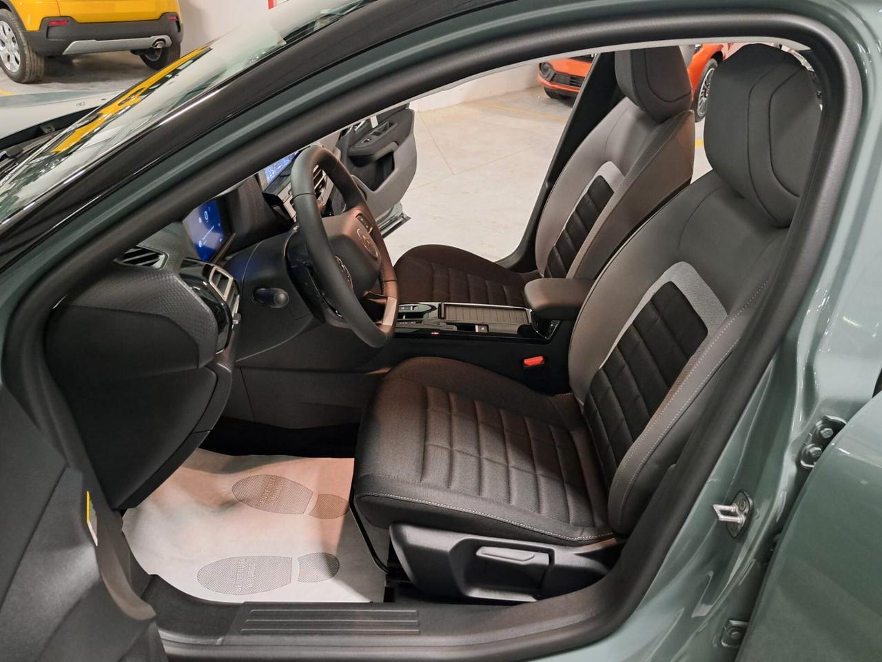 Citroen C4 1.2 PureTech 130CV Plus EAT8 Km. 0 MY'25