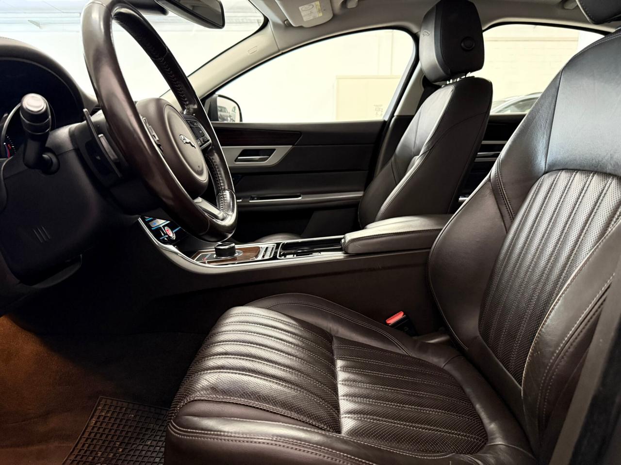 Jaguar XF 2.0 D 180 CV aut. Prestige