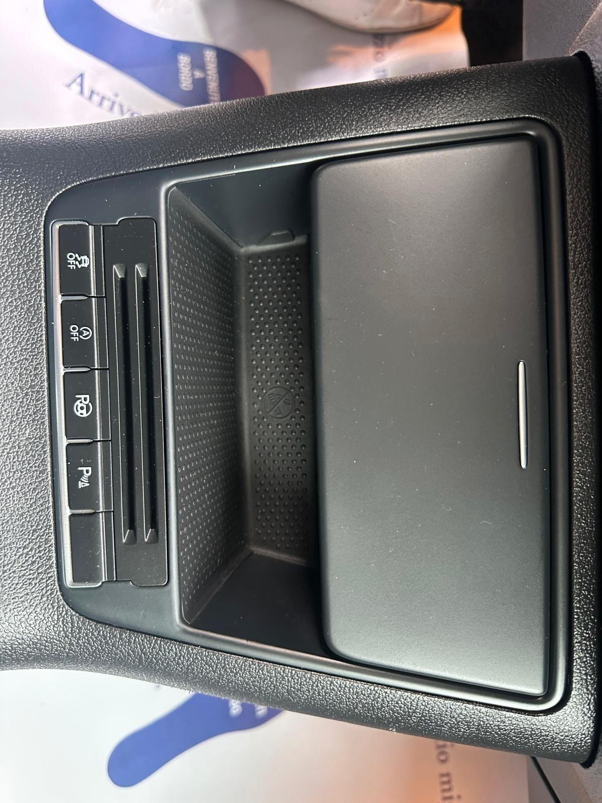 Volkswagen Tiguan 2.0 TDI Plus 110 CV Sport & Style BlueMotion Tech. TETTO APRIBILE E TUTTI TAGLIANDI VW