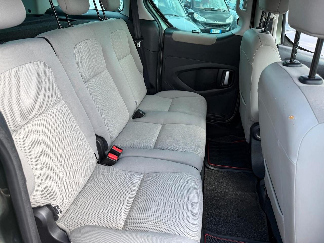 Peugeot Partner Tepee 1.6 HDi 92CV Outdoor-2011