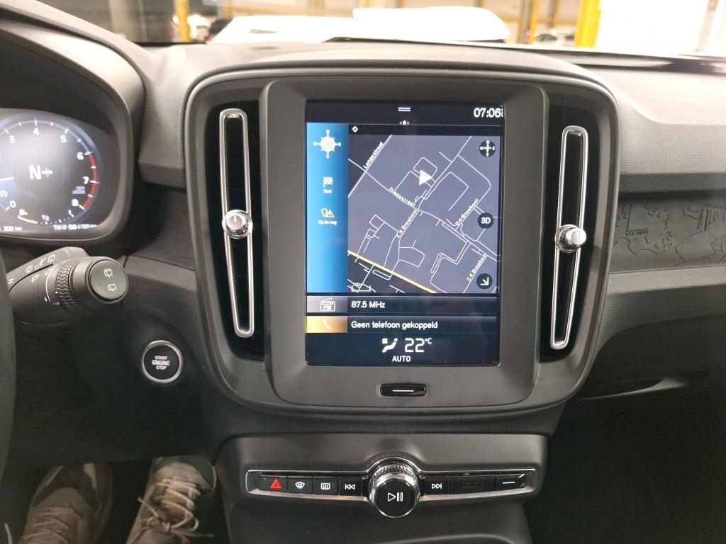 VOLVO XC40 1.5 T2 129CV 6M. ESSENTIAL ( FARI LED - COCKPIT - CRUISE - NAVI - PDC - TELECAMERA POST. - CERCHI 17 )
