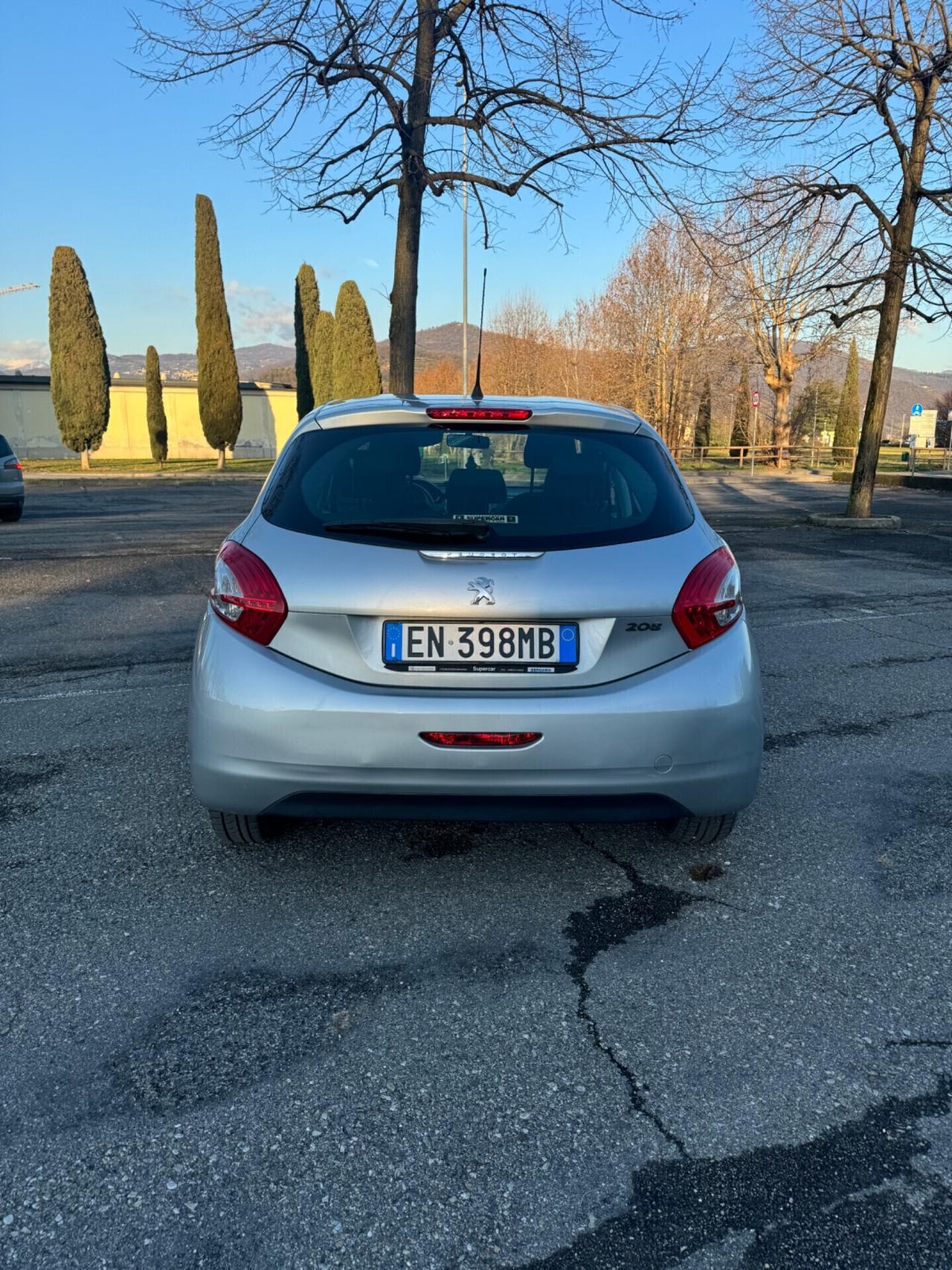 Peugeot 208 1.2 Neopatentati