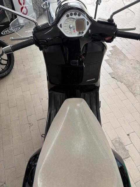 Piaggio Vespa 250 GTS