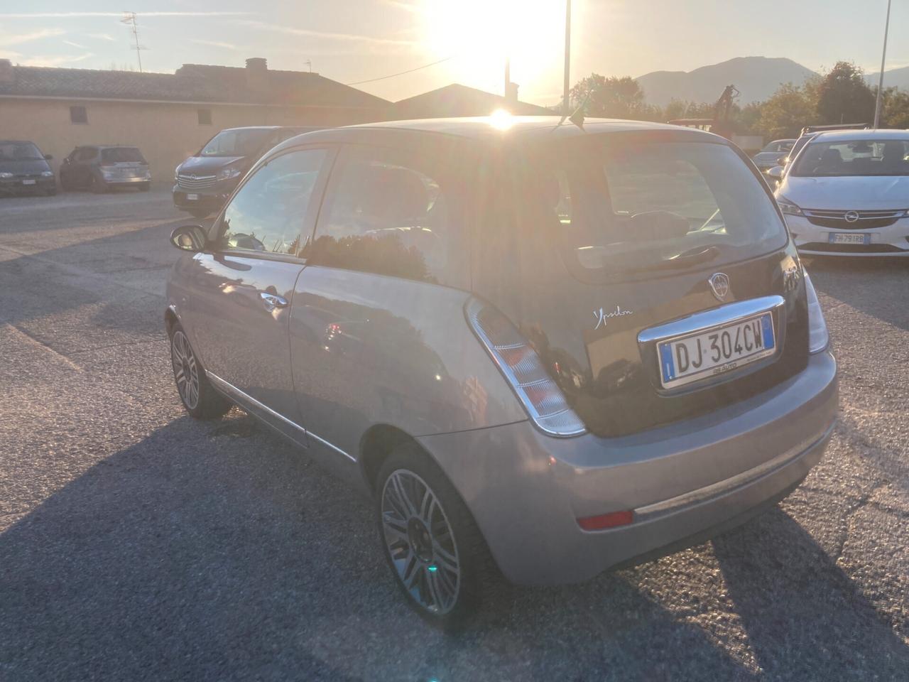 Lancia Ypsilon 1.3 MJT 75 CV Platino