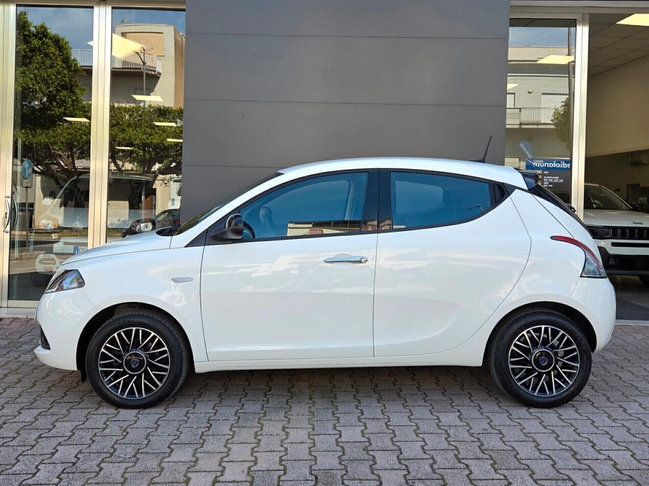 Lancia Ypsilon 1.0 Hybrid 5 porte S&S Platino