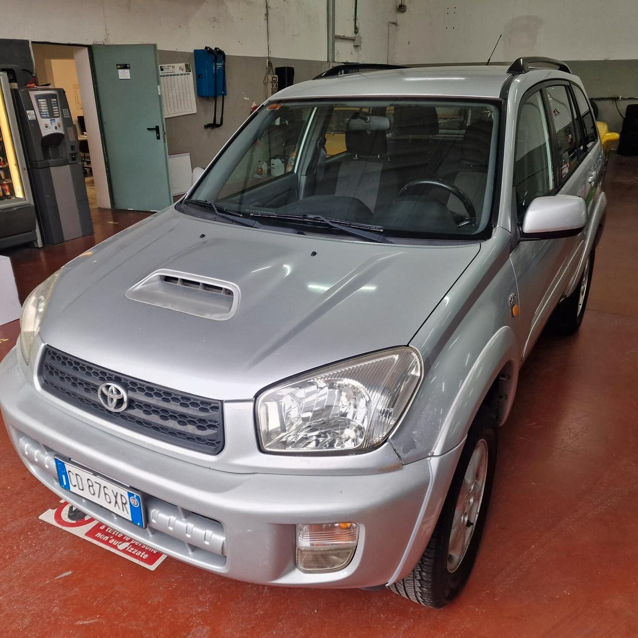 Toyota RAV 4 RAV4 2.0 Tdi D-4D cat 5 porte Sol 4x4