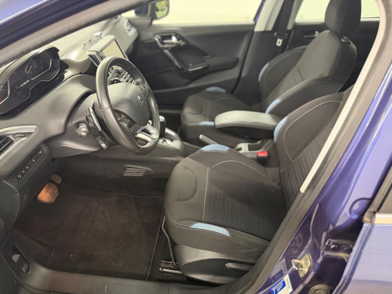 PEUGEOT 208 (anno 2015)