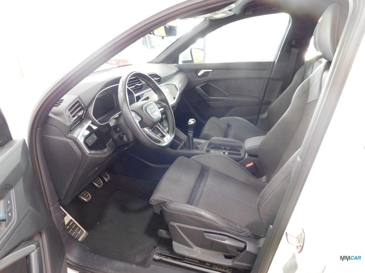AUDI - Q3 - 35 TDI Business