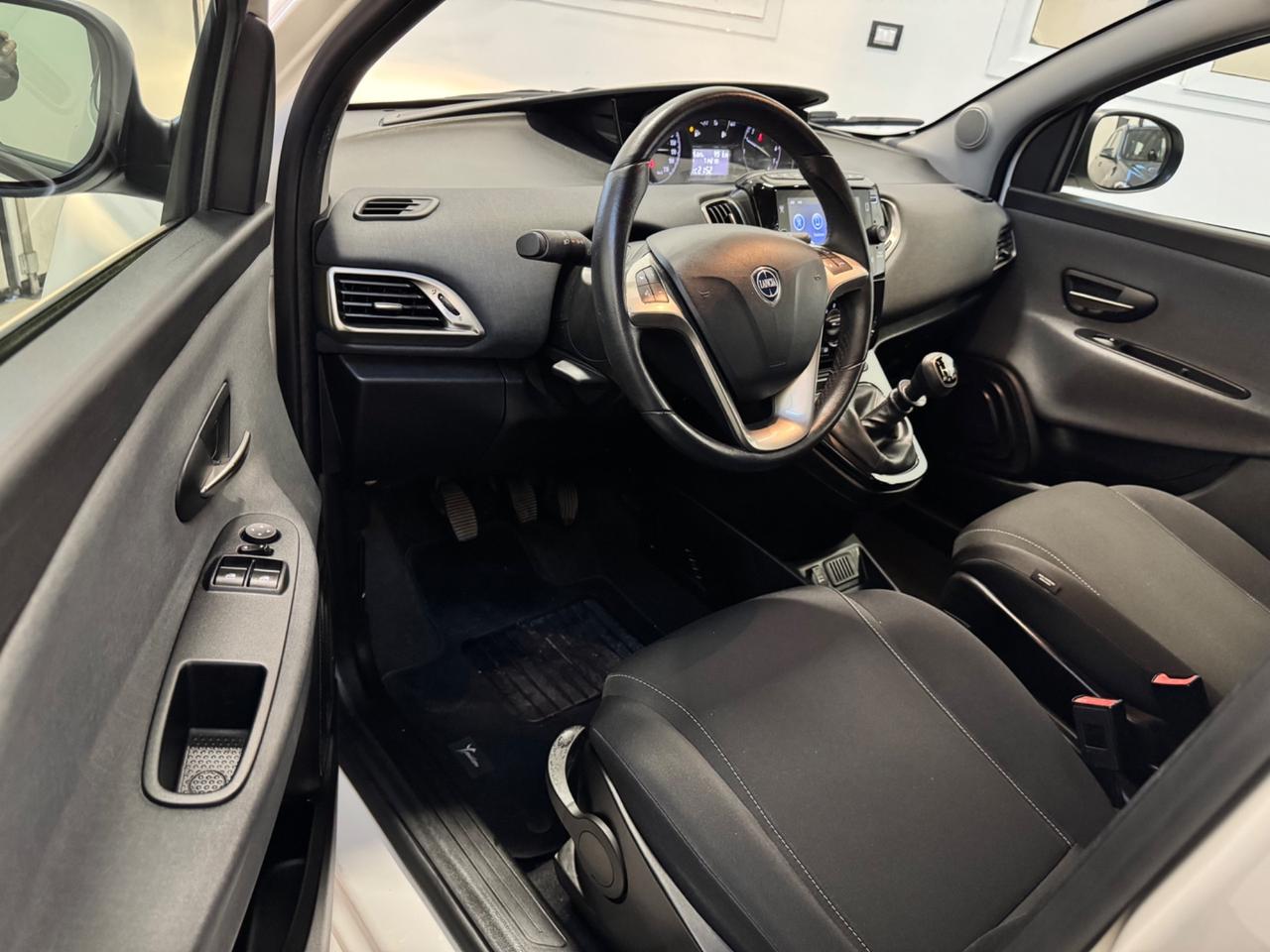 Lancia Ypsilon 1.0 FireFly 5 porte S&S Hybrid Ecochic Gold